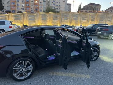 Hyundai: Hyundai Elantra: 2 l | 2016 il Sedan — 11