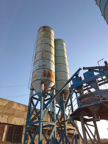 Beton qarışdıranlar: Hazır işlək vəziyyətdə beton zavod satılır. Saatda 250 kub beton — 2
