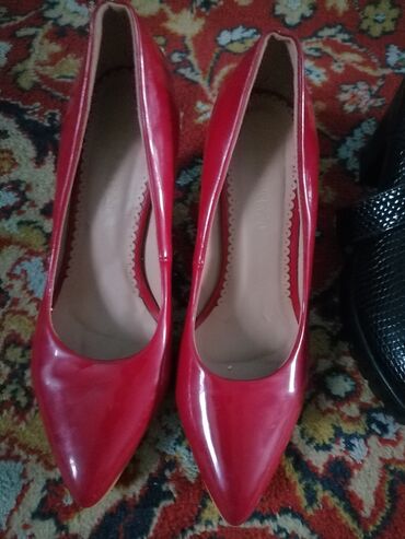 женские туфли с перфорацией: Туфли, Размер: 37, цвет - Красный, Б/у