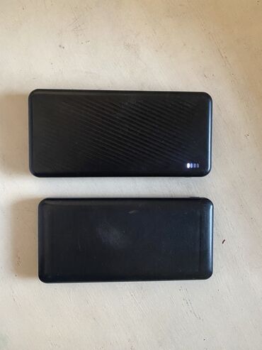 портативные приставки: Оба за 600 сом Портативные аккумуляторы (power bank), 2 шт., черные