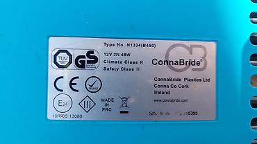 Frižideri: Komad 4000 din. Prijenosni auto frižider/termo kutija (12V) - Boja — 12