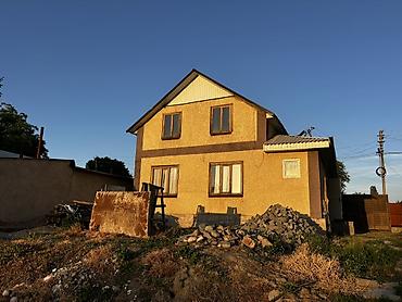 Продажа коттеджей и домов: Продаётся двухэтажный дом с приусадебным участком. Характеристики — 2