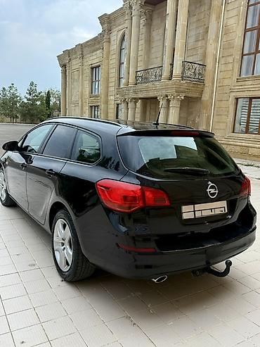 radiator islənmis: Opel Astra: 1.4 l | 2011 il 242000 km Universal — 3