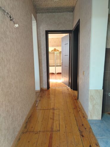 Köhnə tikili: 2 otaqlı ev interyeri - Geniş və işıqlı otaqlar: Hündür tavan, böyük — 11