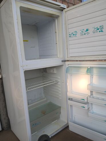 часы с экраном: Холодильник Beko, Двухкамерный