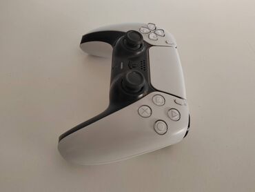 multimedija za alfu 147: Prodajem originalni Gamepad PlayStation 5 DualSense - beli. U