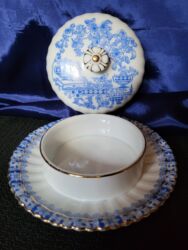 Ostalo posuđe: Posuda za maslac,margarin 1956 do 1969g.Tuppack Tiefenfurt,,China na lalafo.rs — 3 Ostalo posuđe: Posuda za maslac,margarin 1956 do 1969g.Tuppack Tiefenfurt,,China — 3