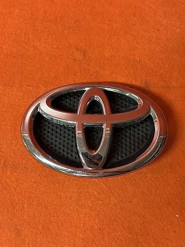 Эмблема Toyota на решётку радиатора - Овальная эмблема с