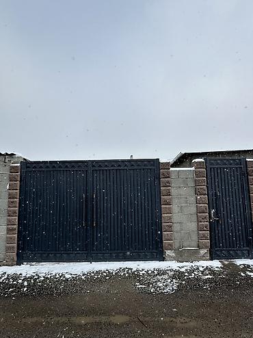 Продажа коттеджей и домов: СРОЧНО ПРОДАЕТСЯ!!! Район: Ак ордо 2 Участок: 4.25 Площадь: 130м2 — 1