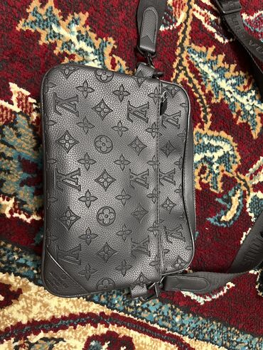 кошелек кожаный мужской: Барсетка, Louis Vuitton, Материалы: Жасалма булгаары, Колдонулган