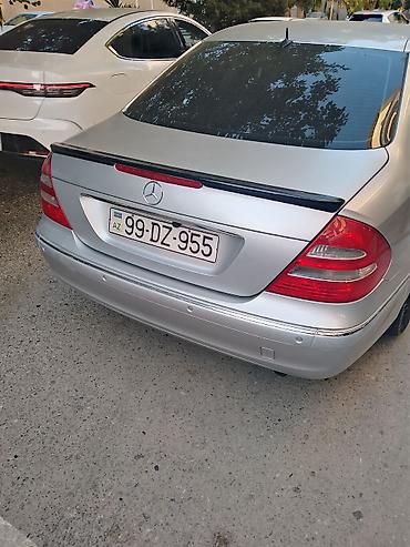 w211 radiator: Mercedes-Benz E-Class sedan (W211), gümüşü rəng. - Kuzov: 4 qapılı — 9