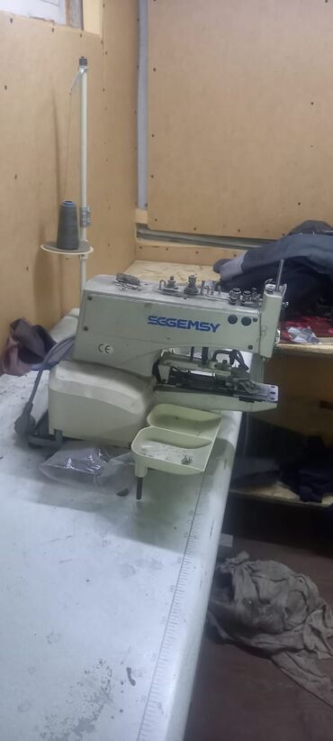 Оборудование для бизнеса: Швейные машинки,пуговица 50 000 сом и петля 10000сом Звонить по