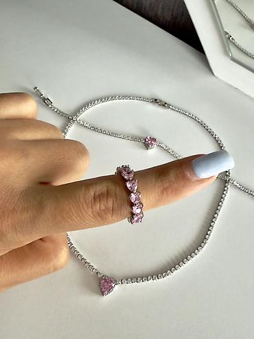 dırnaq tutan: Dəst pandora. 15 azn satılır. Sırğa, üzük, sep və qolbaq. Qaralmır — 2