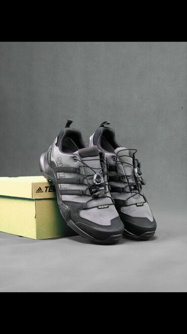 резиновая обувь: ADIDAS TERREX SWIFT R2 GTX В этих кроссовках для бездорожья быстро