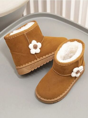 Čizme: Cena:2000din Dostupni brojevi:33 Poručuje se isporuka za desetak — 1