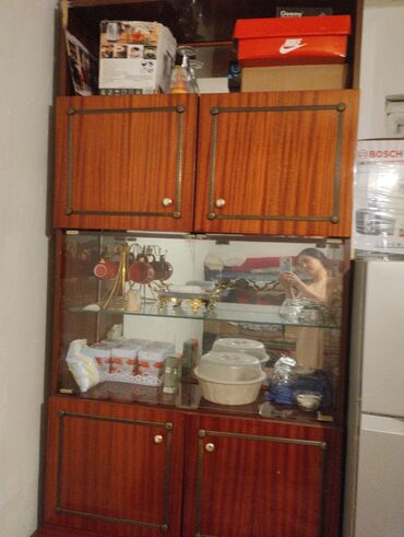 кухния мебел: Кухонный гарнитур, Шкаф, цвет - Красный, Б/у