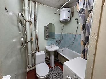 Батирлерди сатуу: 2 бөлмө, 44 м², 8-мкр 104-серия, 2 кабат, Эски ремонт — 3