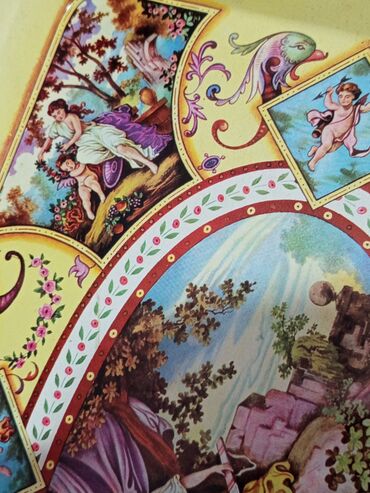 Sinilər: Bu, üzərində klassik rəsm əsərlərindən ilhamlanmış naxışlar olan — 10