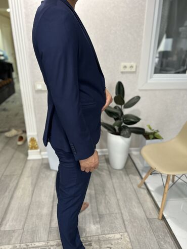 Костюмы: Продается костюм (пиджак +брюки) Носили мало,производство — 3