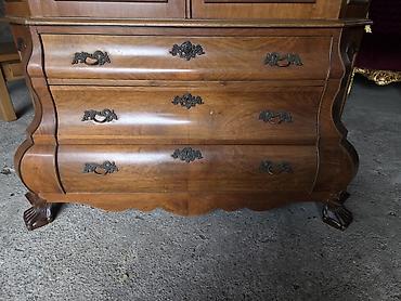 Stilske vitrine: Vitrina/komoda od punog drveta sa vitraž staklom i bogatim — 3