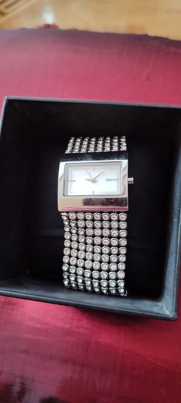 saat qolbağı: İşlənmiş, Qol saatı, DKNY, rəng - Gümüşü