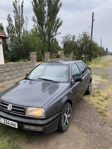 Volkswagen: Volkswagen Vento: 1993 г., 1.8 л, Механика, Бензин, Седан