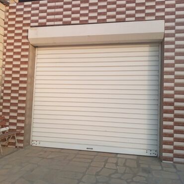 plastic qapi: İşlənmiş, Zebra, rəng - Ağ, Ünvandan götürmə