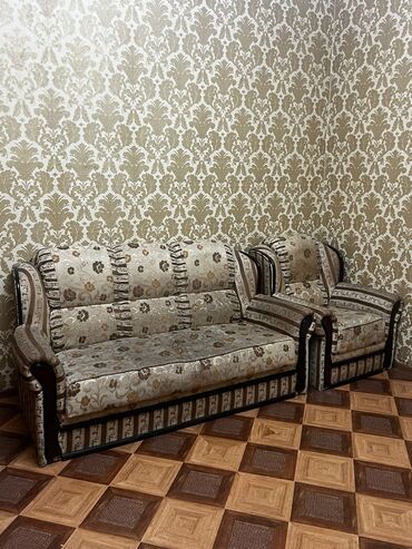 tek kreslolar: Klassik divan, Divan, Açılan