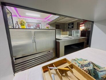 Digər kommersiya daşınmaz əmlakı: Yari zirzemi tam temirli mebeli 307 kv obyekt icareye verilir restoran — 2