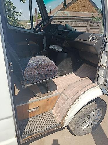 света диоты: Mercedes-Benz T2 (207/208/210) бортовой грузовик с двойной кабиной. - — 6