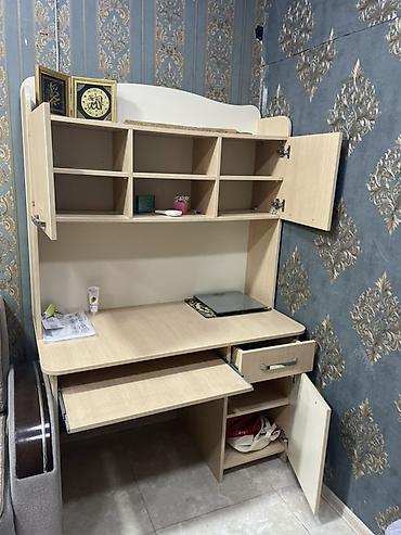 dolap ofis: - İş masası: Açıq ağac tonlarında, üst hissədə iki qapalı şkaf və iki — 5