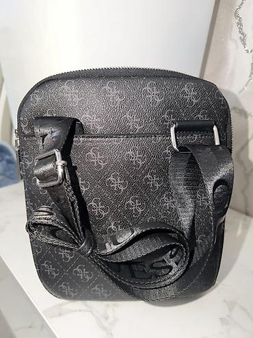 guess ranac: Сумка через плечо GUESS (унисекс)
В наличии цвет черный🖤 и кофейный🤎 — 4