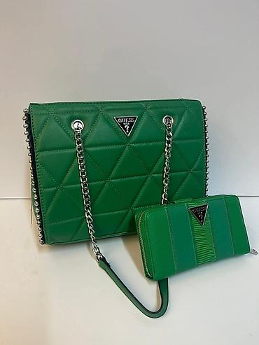 Torbe: GUESS torbe – kolekcija u smaragdno zelenoj boji
3600 din — 3