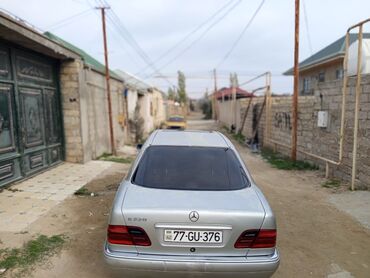 Mercedes-Benz: Mercedes-Benz E 220: 2.2 l | Sedan — 12