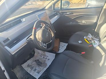 Другие автомобили: NETA V — компактный пятидверный электрический кроссовер в белом цвете — 7