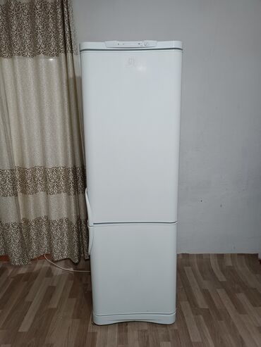 мини холодильники: Холодильник Indesit, Б/у, Двухкамерный, De frost (капельный), 60 * 190 * 60