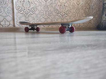 balaca hovuz: Skateboard – klassik gücləndirilmiş taxta və alüminium treklər - — 1