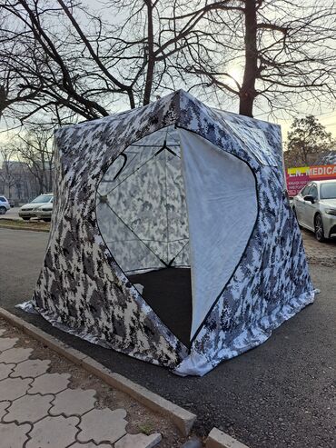 Палатки: Наличии зимняя палатка. Размер 240см×240см (высота 215см) Без дна