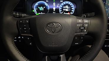 is 200 lexus: Toyota Camry: 2026 г., 2.5 л, Автомат, Гибрид, Седан — 9