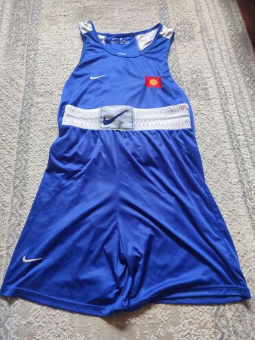цепь золотая: Боксерская форма Найк 
Размер L
Dri-fit
