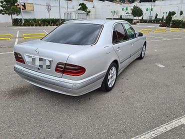 mercedes benz 208 d: Mercedes-Benz E 220: 2.2 l | 2000 il Sedan — 2