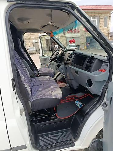 qaz 53 senedi: Ford Transit yük mikroavtobusu - Korpus: ağ rəngli, qapalı furqon — 4
