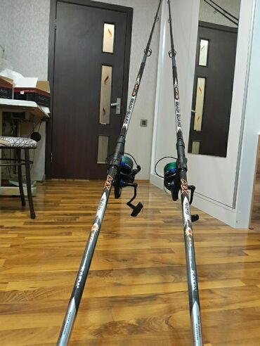 İki ədəd Pro Hunter Dolphin P.J.8000DH balıq tutma çarxı. Çarxlar qara