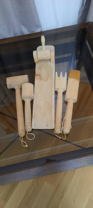 Süfrə ləvazimat dəstləri: Советского времени .Ножи нержавейка 10м .Ножи мельхиор 30м .Ложки — 3