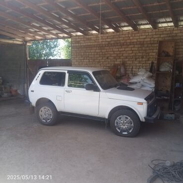 ВАЗ (ЛАДА): ВАЗ (ЛАДА) 4x4 Нива: 2010 г., 1.7 л, Механика, Бензин