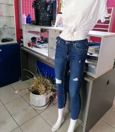 Farmerke: Farmerice jednom nošene
Vel 27
BUKVALNO nove — 7