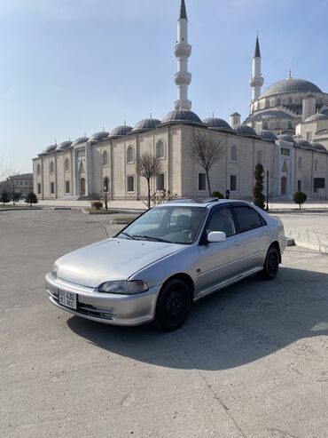 сивик левый: Honda Civic: 1992 г., 1.6 л, Автомат, Бензин, Седан