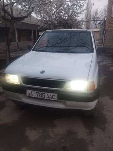 возьму машину в аренду под такси: Opel Frontera: 1993 г., 2.4 л, Механика, Бензин, Внедорожник
