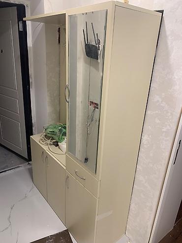 Mebel dəsti – şkaf və mətbəx dolabı - Rəng: açıq krem/ağ çalarları -