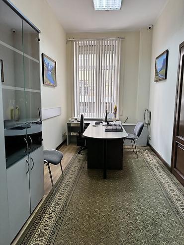 Аренда офисов: Сдаю Офис целиком: 300 м², В жилом комплексе, С ремонтом, Первая линия, С отдельным входом, С отдельным санузлом — 6
